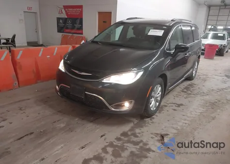 2017 Chrysler Pacifica Touring-L z USA, uszkodzony, nr VIN 2C4RC1BG0HR530002
